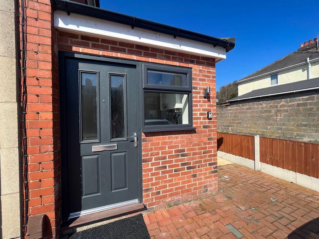 2 bed flat to rent in Heathfield Lane West, Wednesbury WS10 Zoopla