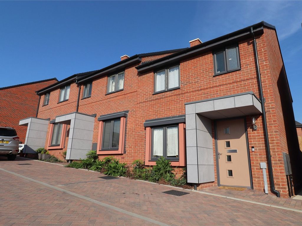 2 bed end terrace house to rent in Haygreen Crescent, Ebbsfleet, Kent