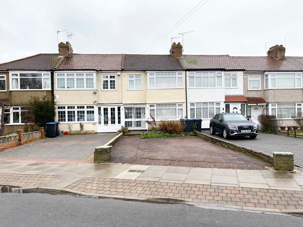 3 bed terraced house for sale in Albany Park Avenue, Enfield EN3 Zoopla