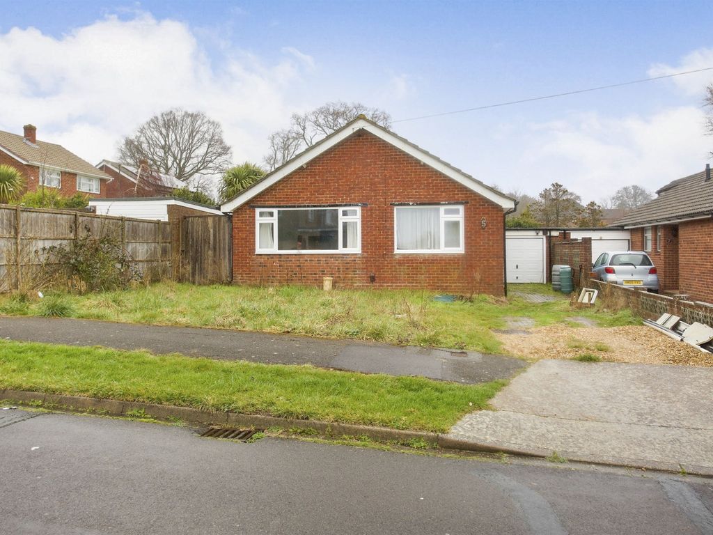 3 bed detached bungalow for sale in Frosthole Crescent, Fareham PO15