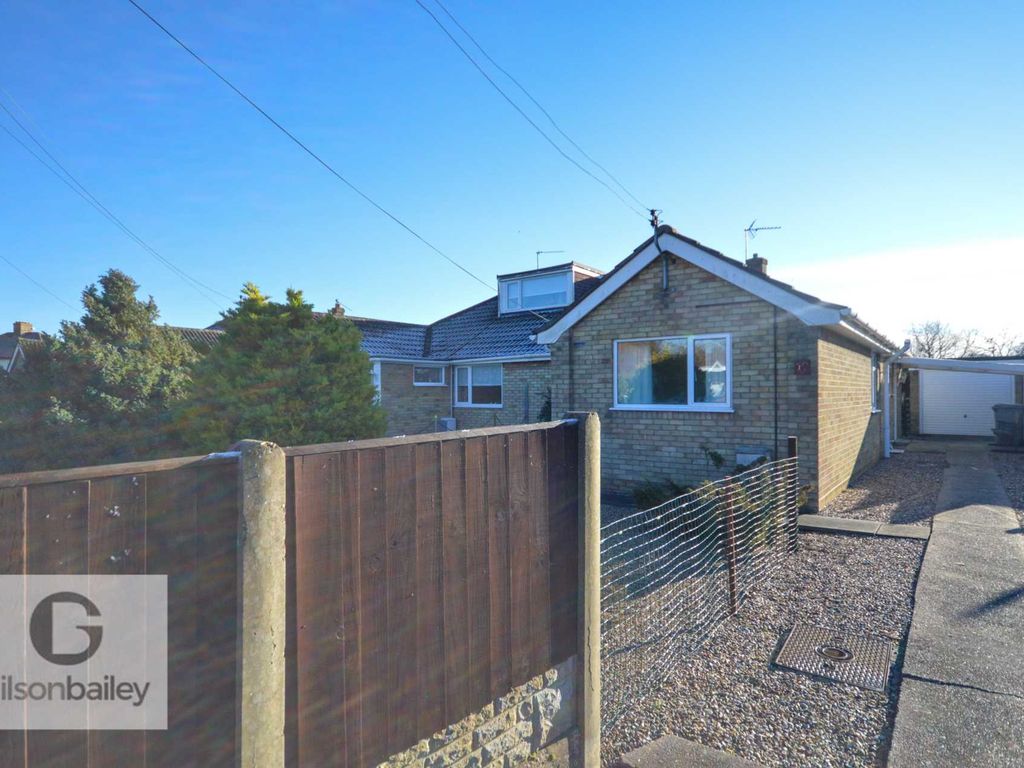 3 bed semidetached bungalow for sale in School Road, Lingwood NR13