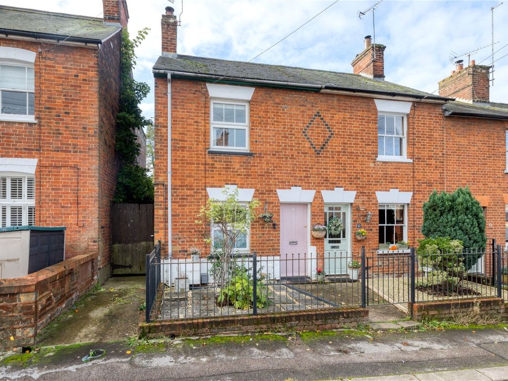 2 bed end terrace house for sale in Trevor Road, Hitchin, Hertfordshire