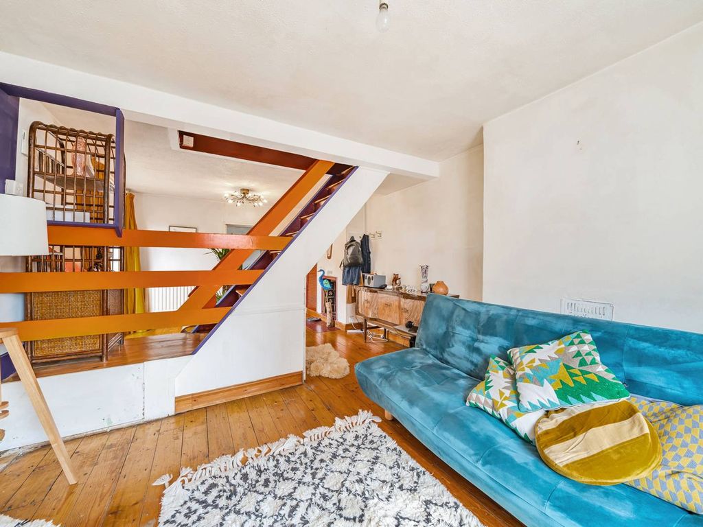 3 bed end terrace house for sale in Love Lane, Mitcham CR4, £550,000