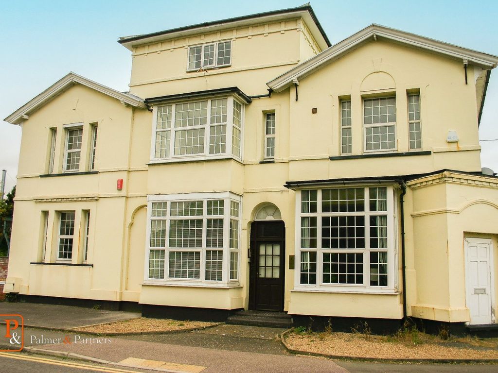 2 bed flat to rent in Station House, Station Road, Manningtree CO11