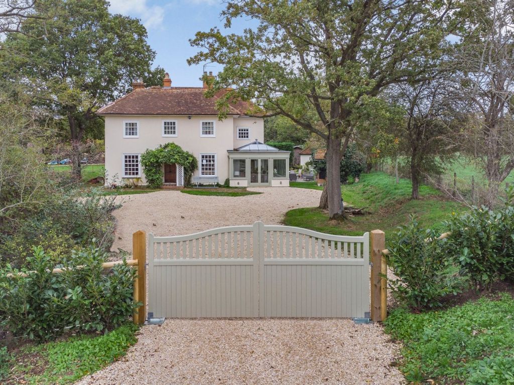 6 bed detached house for sale in Twyford Road, Binfield, Bracknell