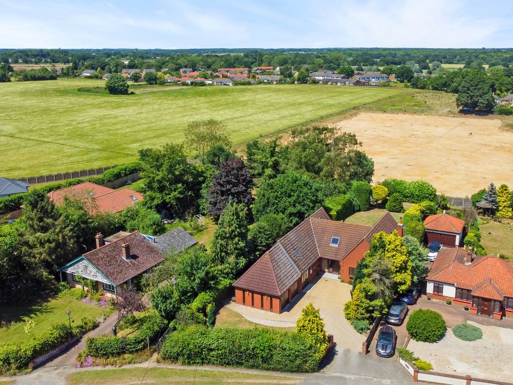 5 bed detached house for sale in Ipswich Road, Brantham, Manintree