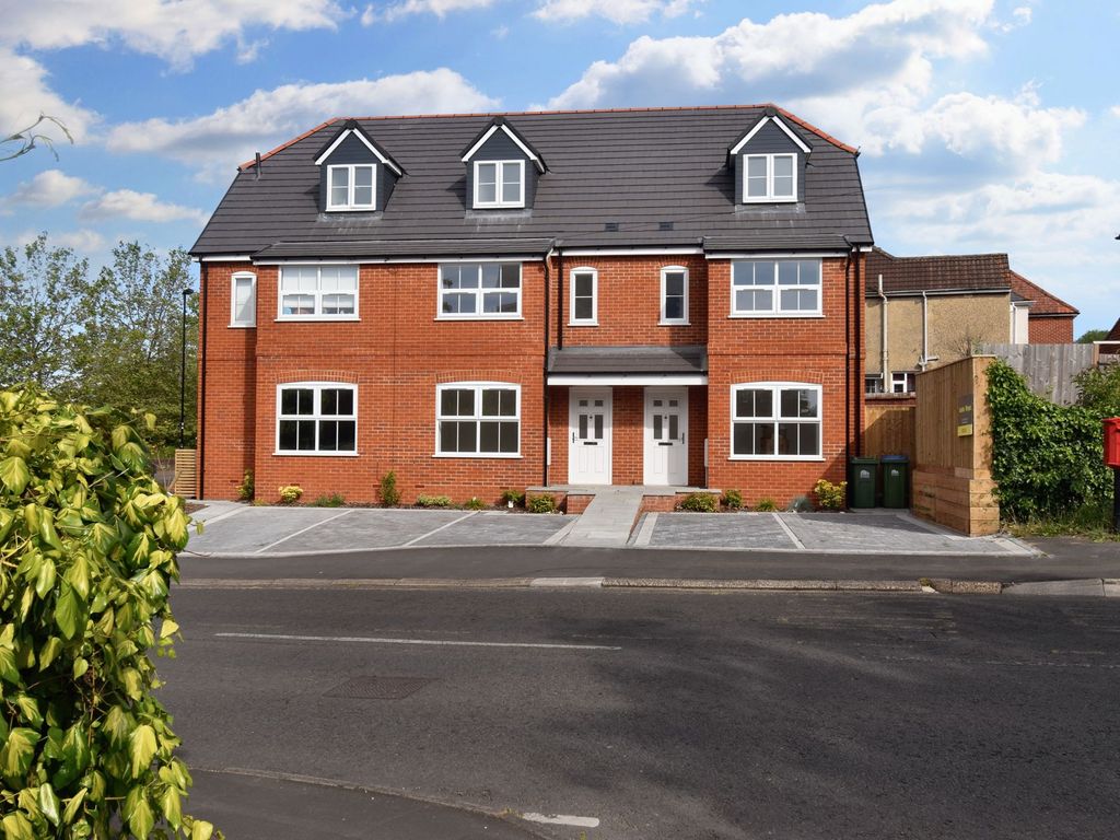 3 bed end terrace house for sale in Weston Lane, Southampton SO19, £