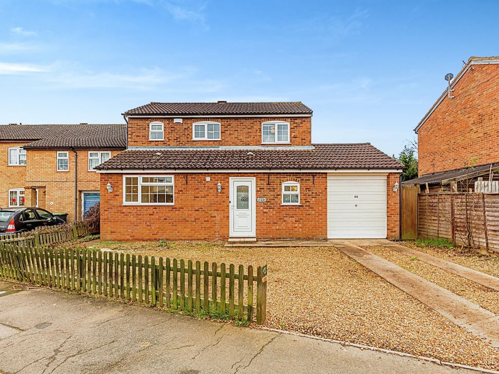 3 bed detached house for sale in Mallows Drive, Raunds, Wellingborough