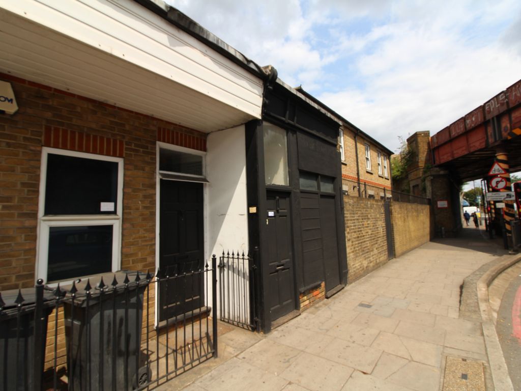 2 bed for sale in Catford Hill, Catford SE6 Zoopla