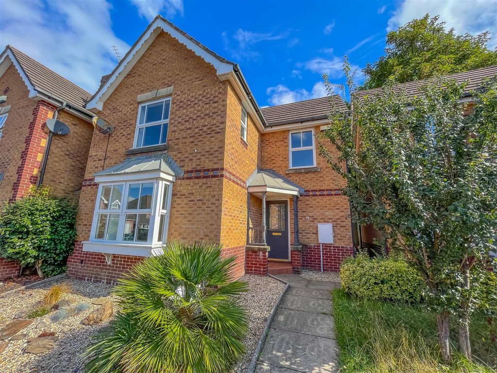 3 bed detached house for sale in Mulberry Close, Rogerstone, Newport