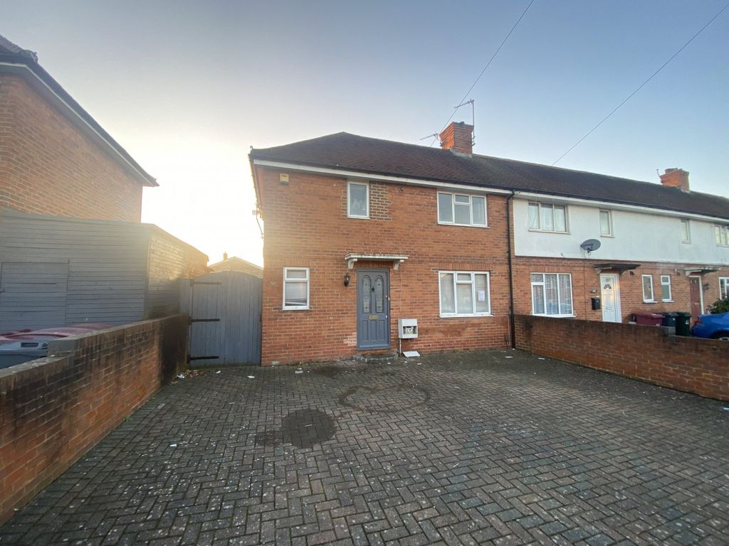 2 bed end terrace house for sale in Merton Road South, Reading