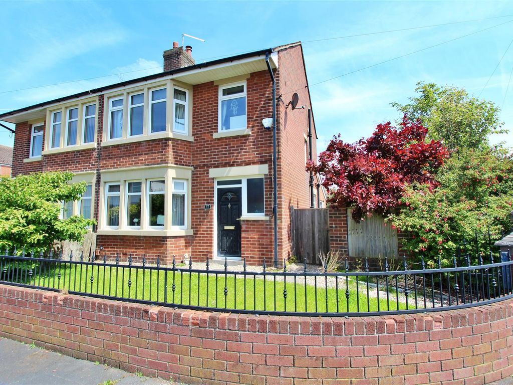 3 bed semidetached house for sale in Kendal Avenue, Blackpool FY3, £