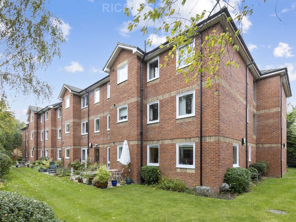 2 bed flat for sale in Gibson Court, Hinchley Wood KT10 Zoopla