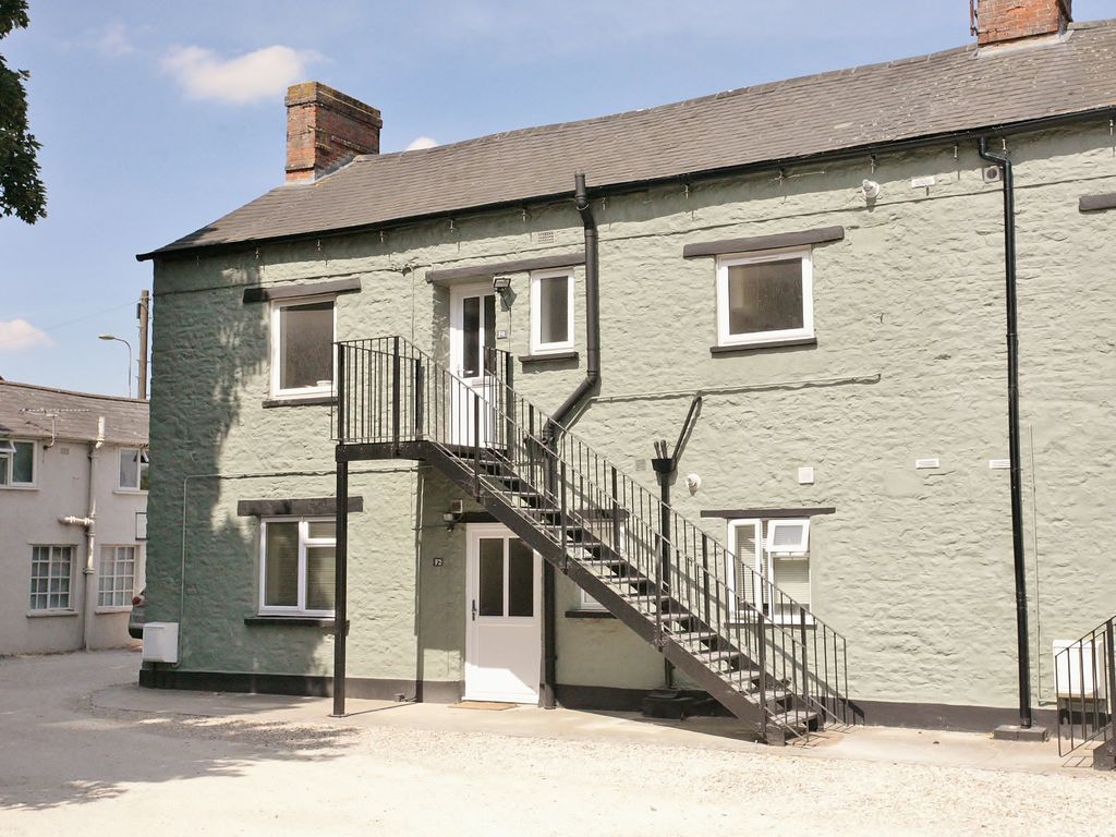 2 bed flat to rent in Banbury Road, Kidlington OX5, £1,300 pcm Zoopla