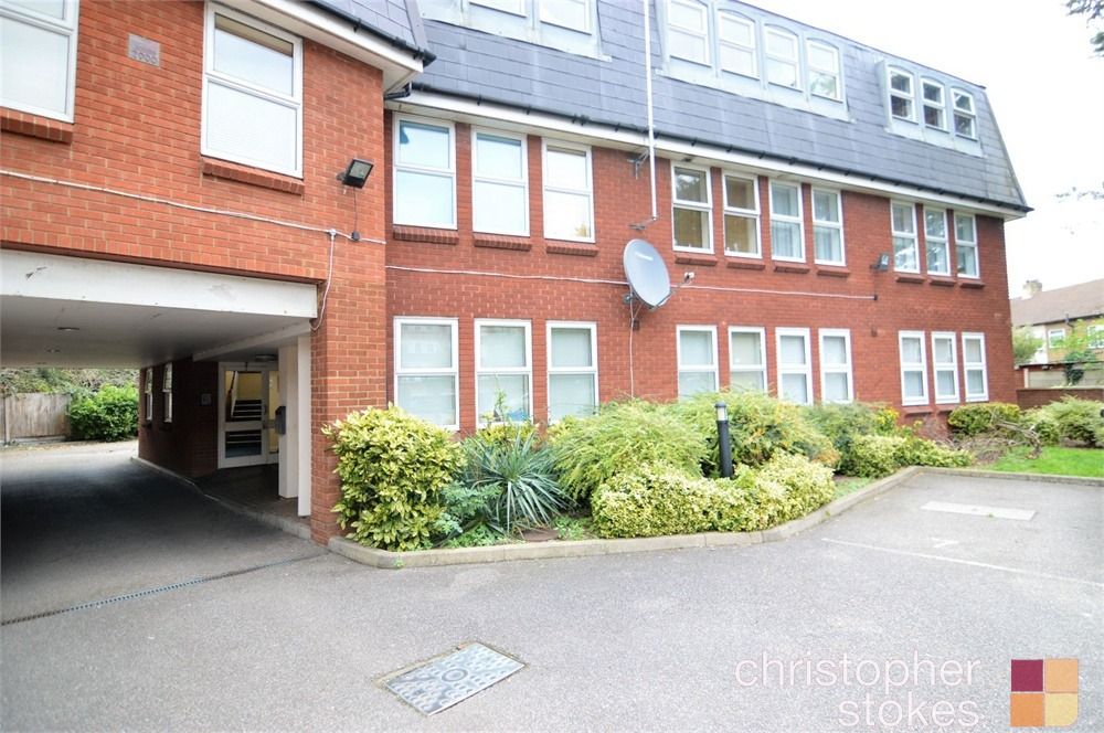 2 bed flat to rent in Butlers Court, Trinity Lane, Waltham Cross