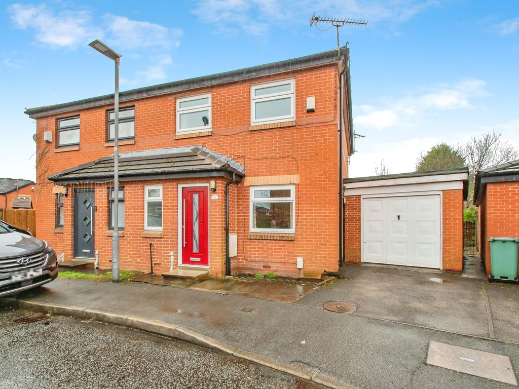 3 bed semidetached house for sale in Worcester Close, Bury, Greater