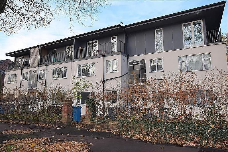 2 bed flat to rent in Block A/Chorlton Court, Brantingham Road