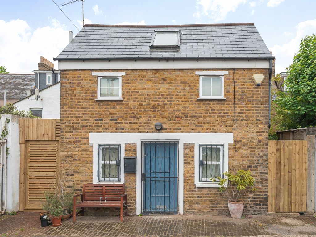 Lizban Street, London SE3  