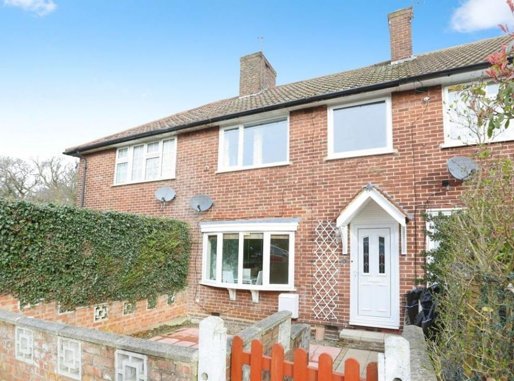 3 bed terraced house for sale in Hassop Walk, London SE9, £424,950 Zoopla