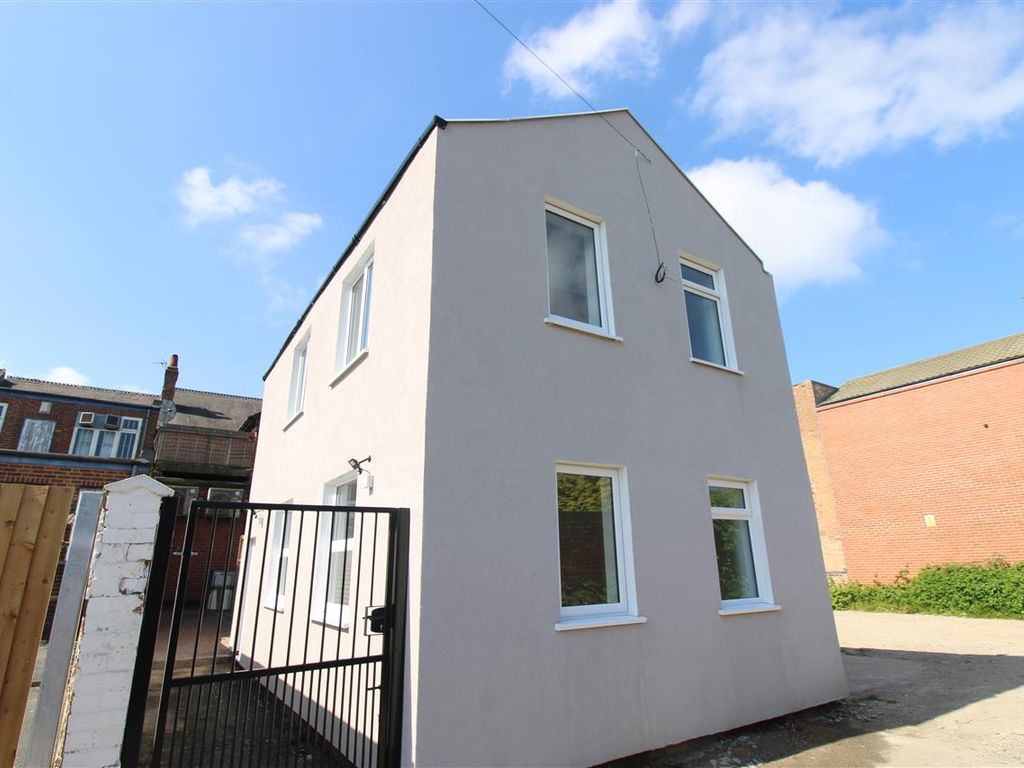3 bed detached house for sale in The Coach House, Nottingham Road
