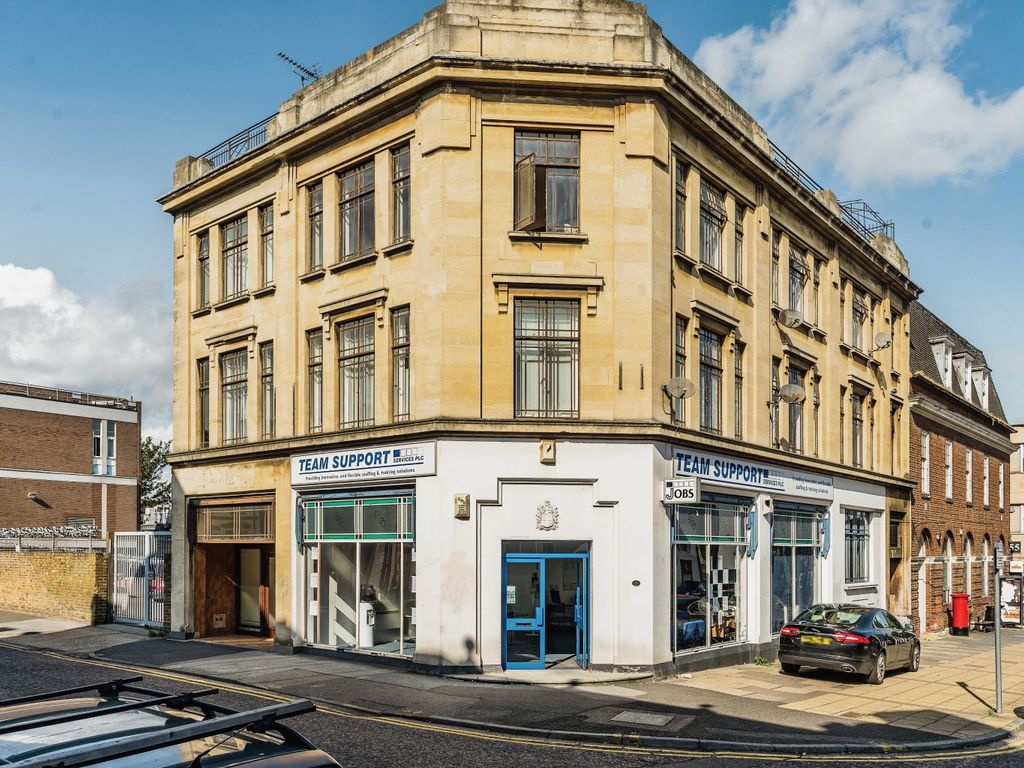 3 bed flat for sale in Green Street, Gillingham, Kent ME7, £240,000