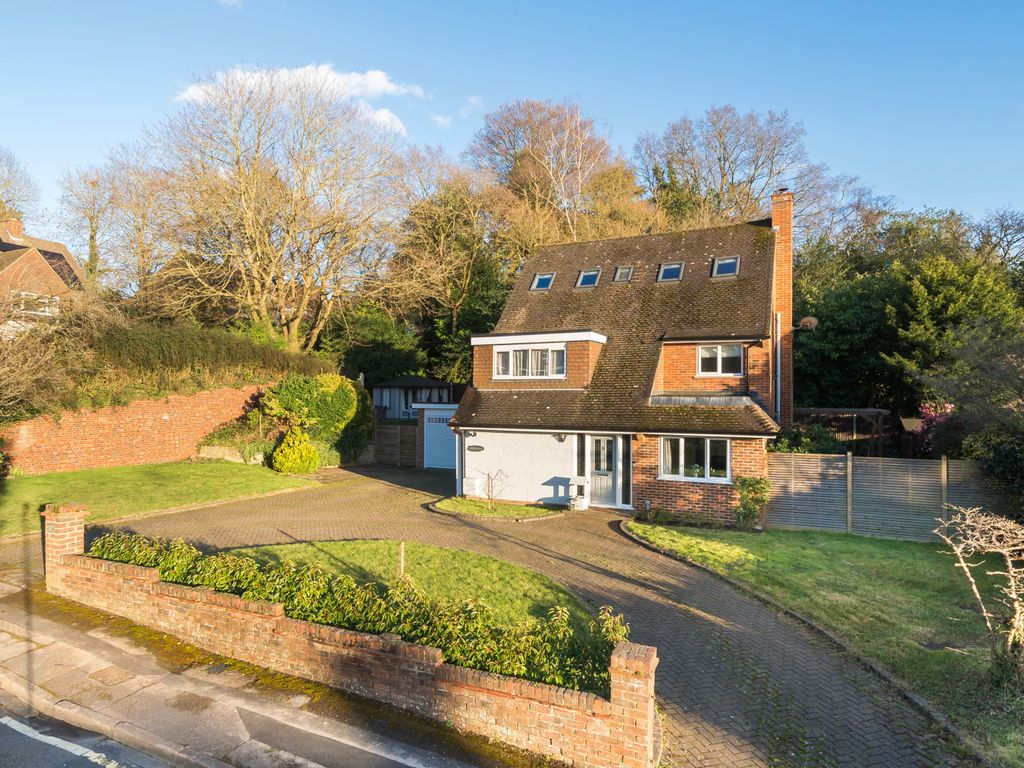 5 bed detached house for sale in Bylands, Woking GU22, £1,250,000 Zoopla