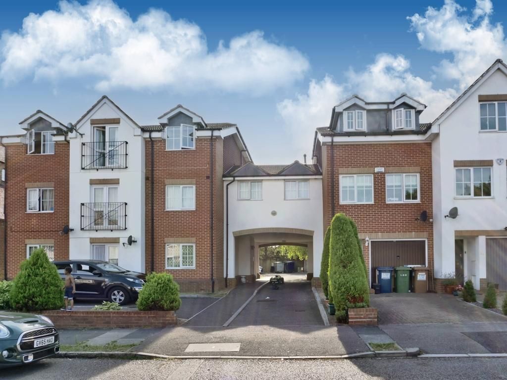 2 bed flat for sale in Uppingham Avenue, Stanmore HA7 Zoopla