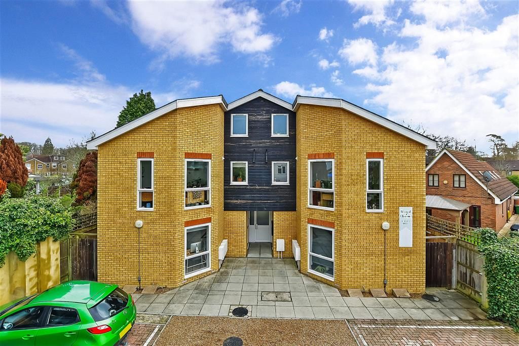 2 bed flat for sale in Monson Road, Redhill, Surrey RH1, £231,500 Zoopla