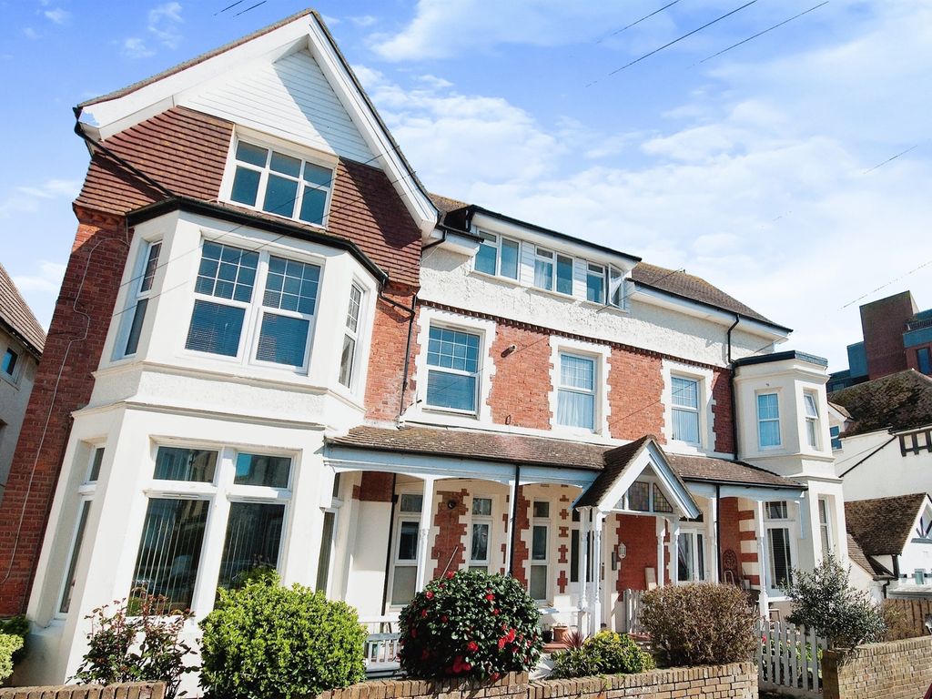 2 bed flat for sale in Eversley Road, BexhillOnSea TN40, £180,000