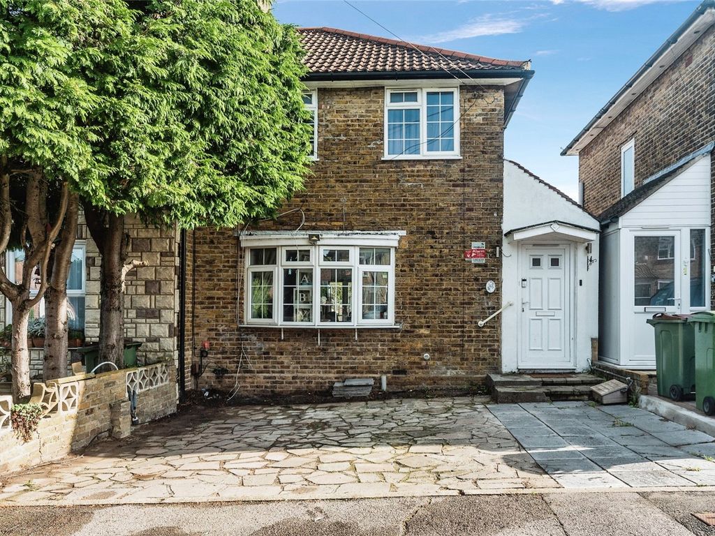 3 bed end terrace house for sale in Peterborough Road, Carshalton SM5