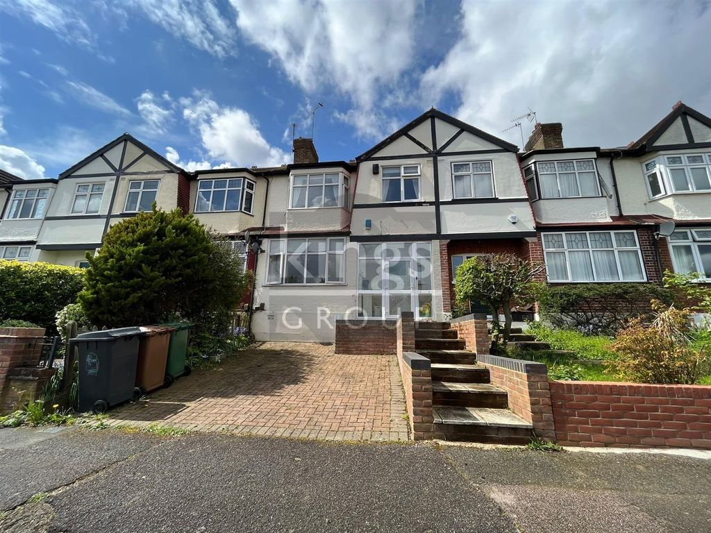 3 bed property for sale in Larkshall Crescent, London E4 Zoopla