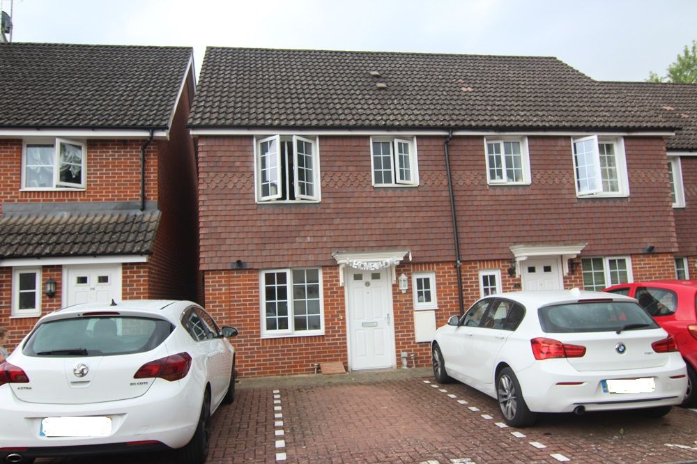3 bed semidetached house to rent in Wayside, Winnersh, Wokingham RG41
