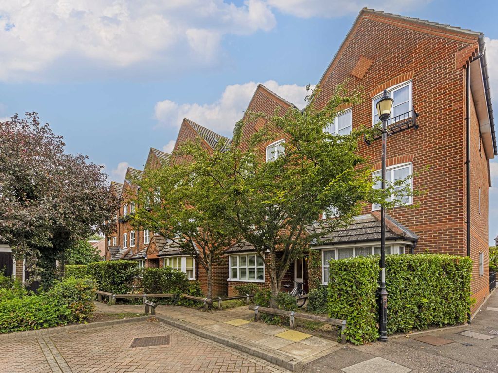 2 bed flat for sale in Langridge Mews, Hampton TW12 Zoopla