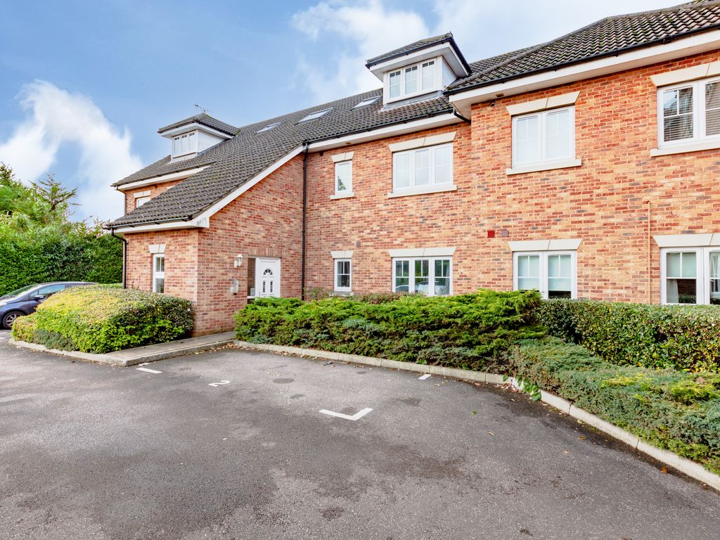 2 bed flat for sale in Murrells Lane, Camberley, Surrey GU15 Zoopla