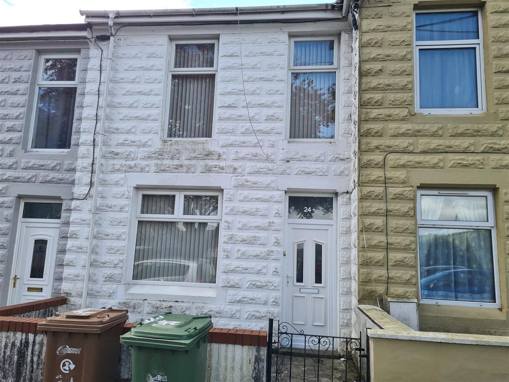 2 bed property to rent in ParcYFelin Street, Caerphilly CF83, £850