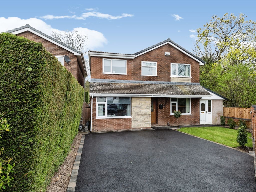 4 bed detached house for sale in St. James Gardens, Leyland, Lancashire