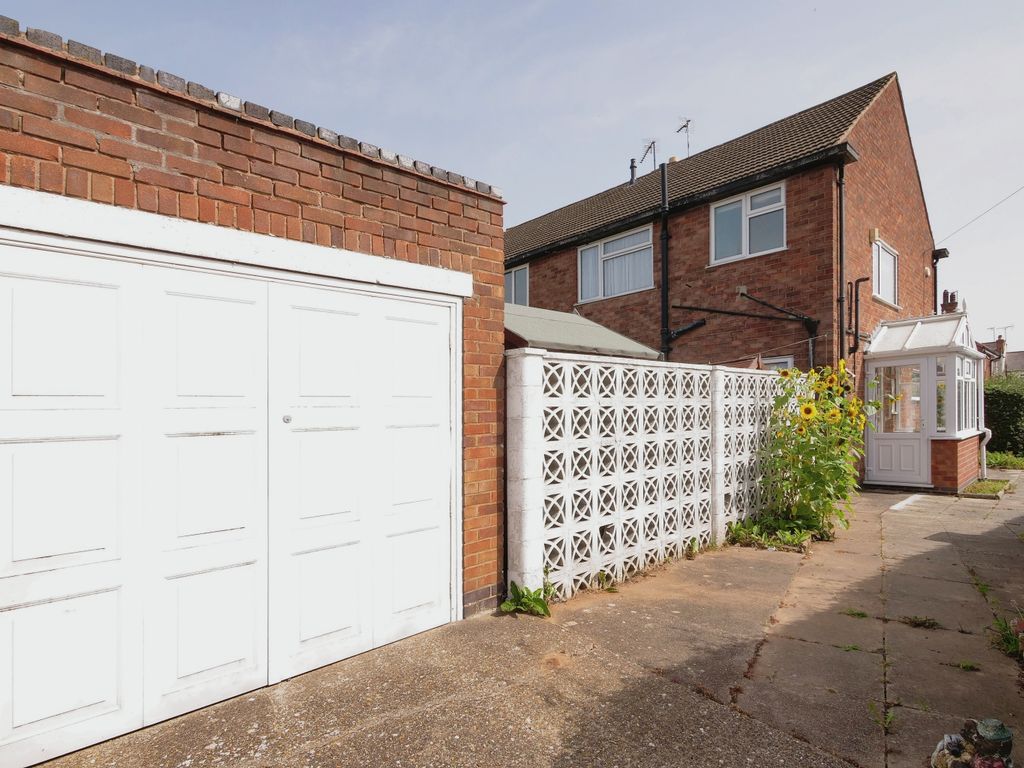 3 bed semidetached house for sale in Milligan Road, Leicester