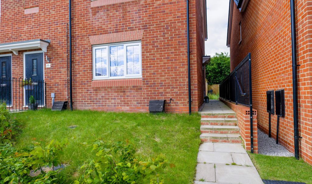 2 bed flat for sale in Standish, Wigan WN6, £62,500 Zoopla