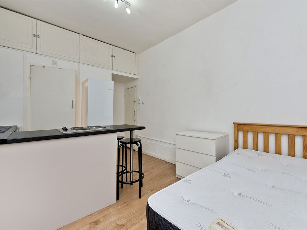 Studio to rent in St. Marks Road, London W10, £1,248 pcm Zoopla