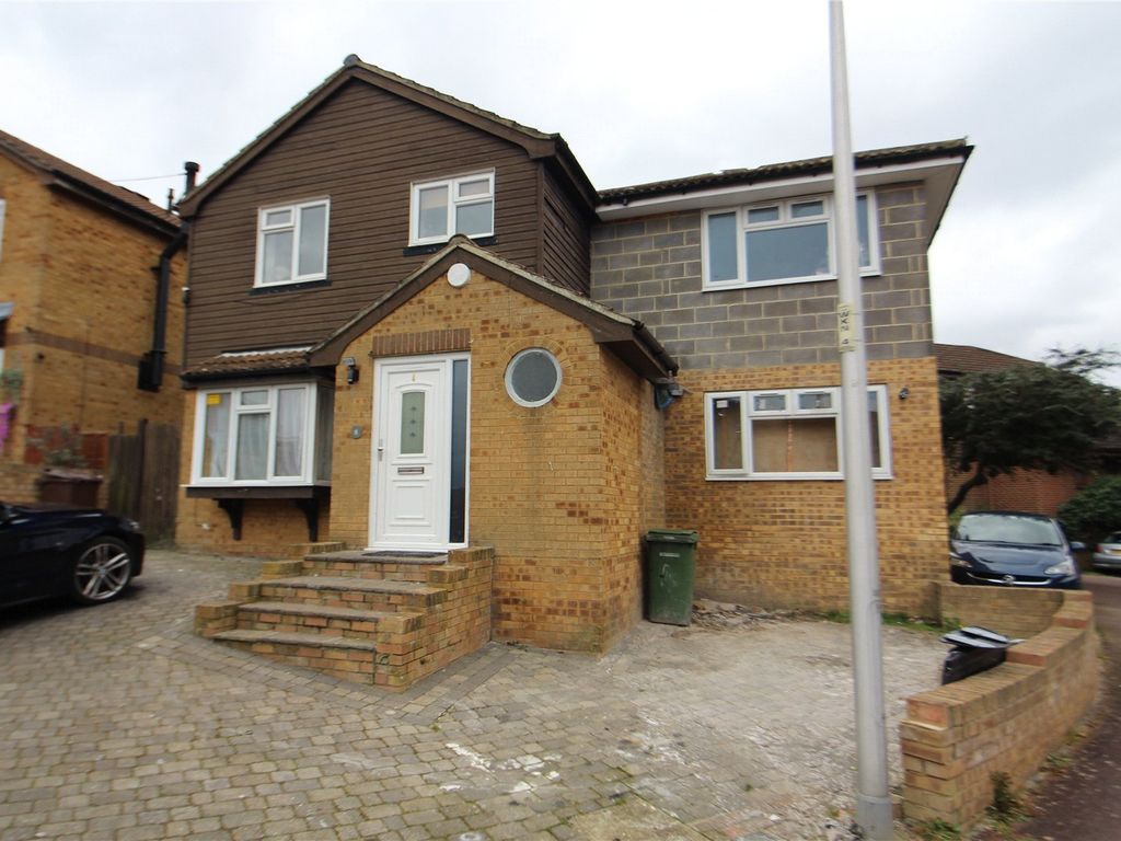 4 bed detached house for sale in Woodchurch Close, Walderslade, Kent