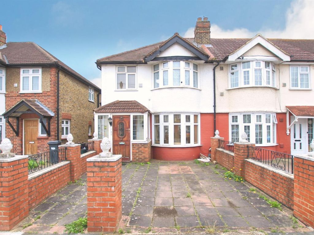 3 bed end terrace house for sale in Chaucer Avenue, Cranford TW4 Zoopla