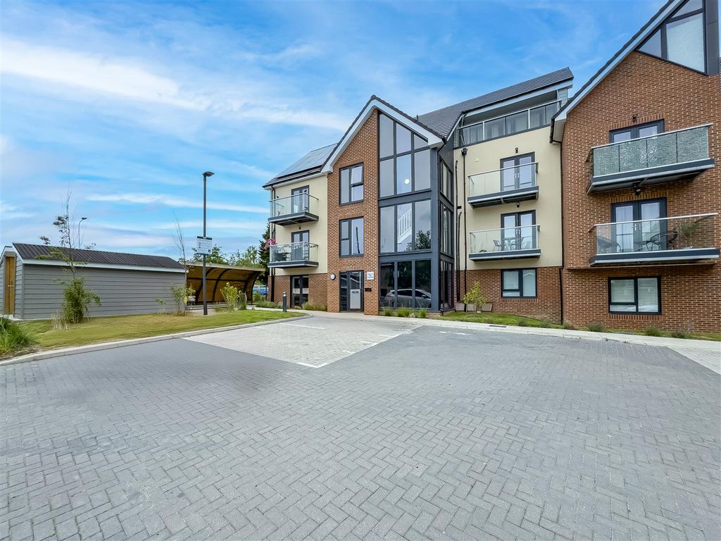 2 bed flat for sale in Eastwood Road, Rayleigh SS6, £325,000 Zoopla