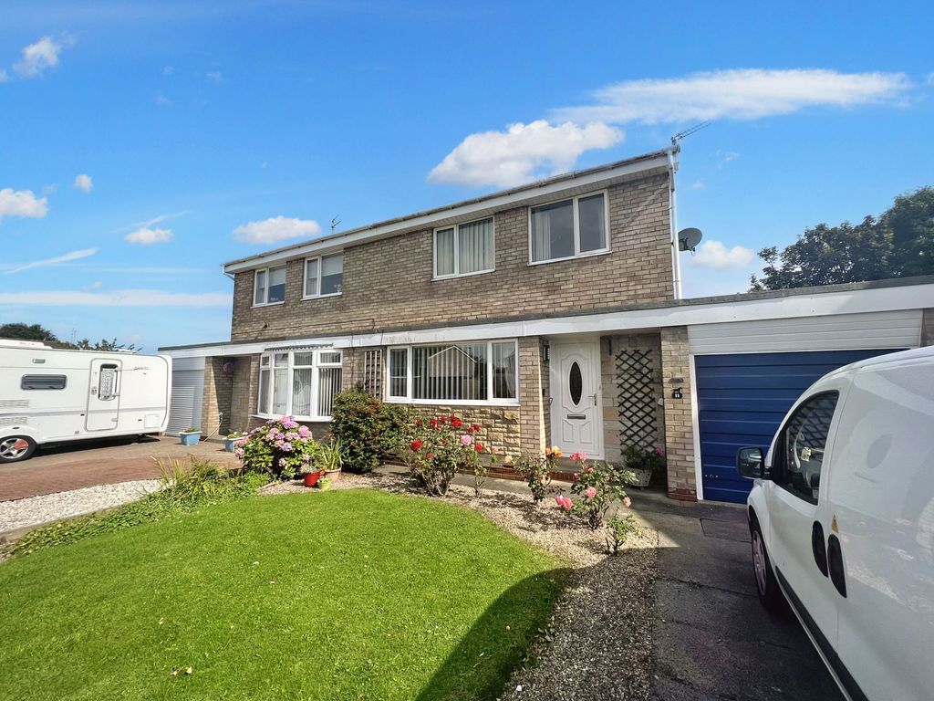 3 bed semidetached house for sale in Oxford Avenue, Cramlington NE23
