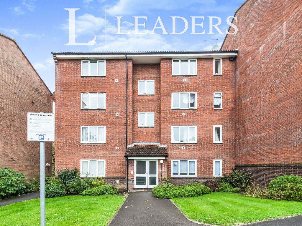 1 bed flat to rent in St. Leonards Park, East Grinstead RH19, £850 pcm