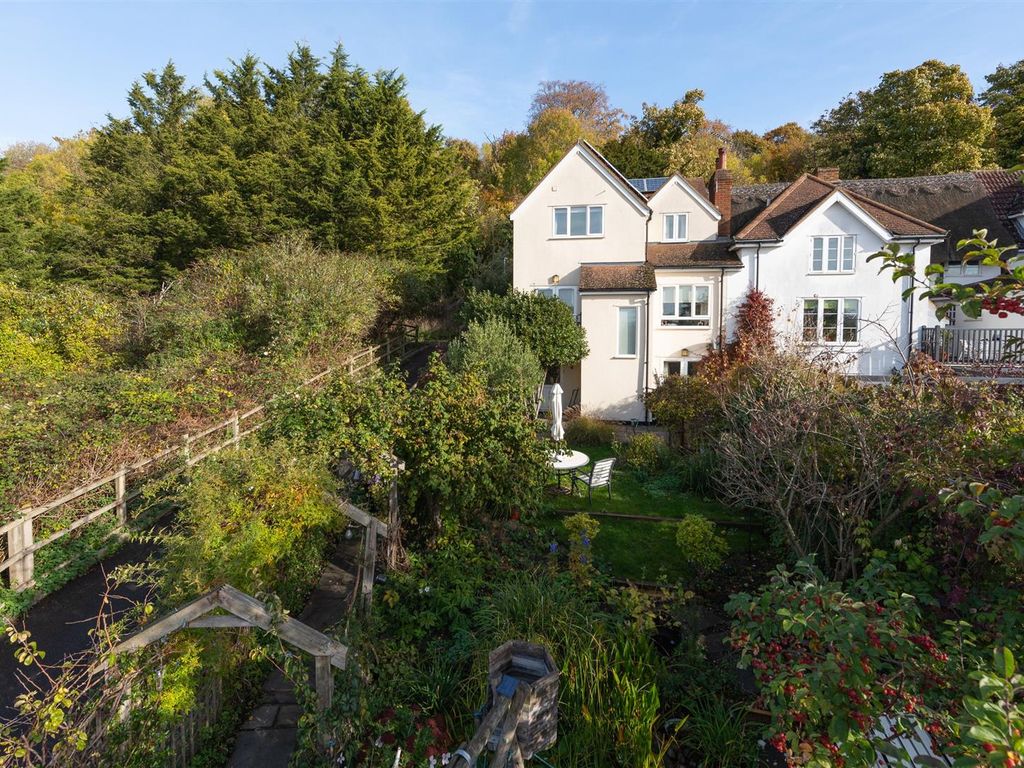 4 bed property for sale in Castle Hill Road, Totternhoe, Dunstable LU6