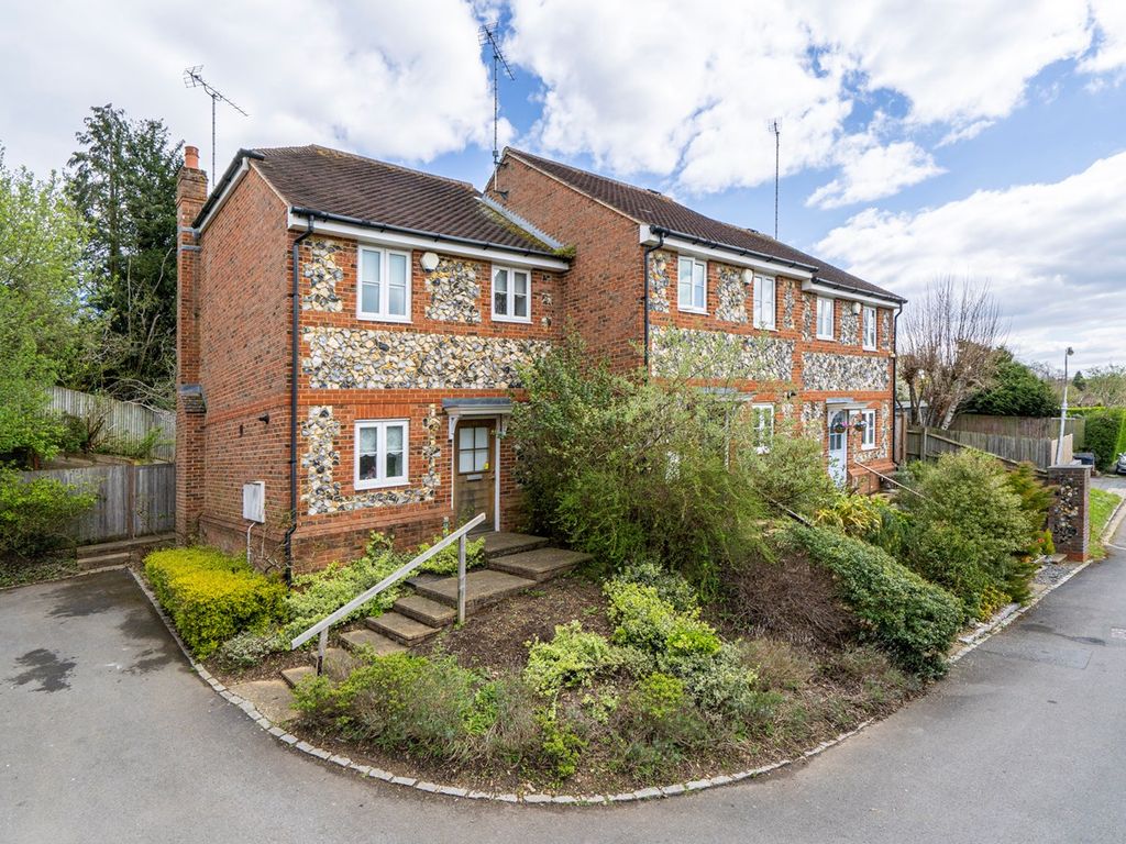 3 bed end terrace house for sale in Grassingham End, Chalfont St Peter