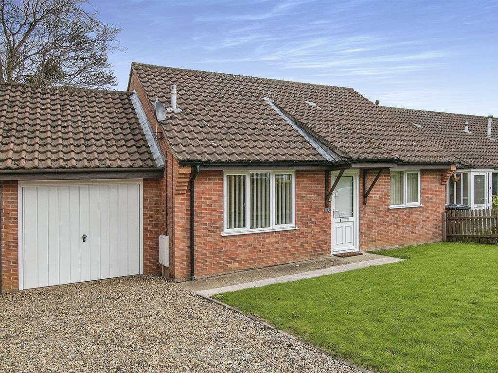 2 bed semidetached bungalow for sale in The Lea, Cooper Road, North