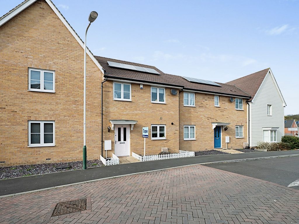 3 bed terraced house for sale in Bernwelle Avenue, Romford RM3 Zoopla