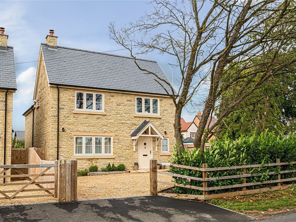 4 bed detached house for sale in New Yatt Road, North Leigh, Witney