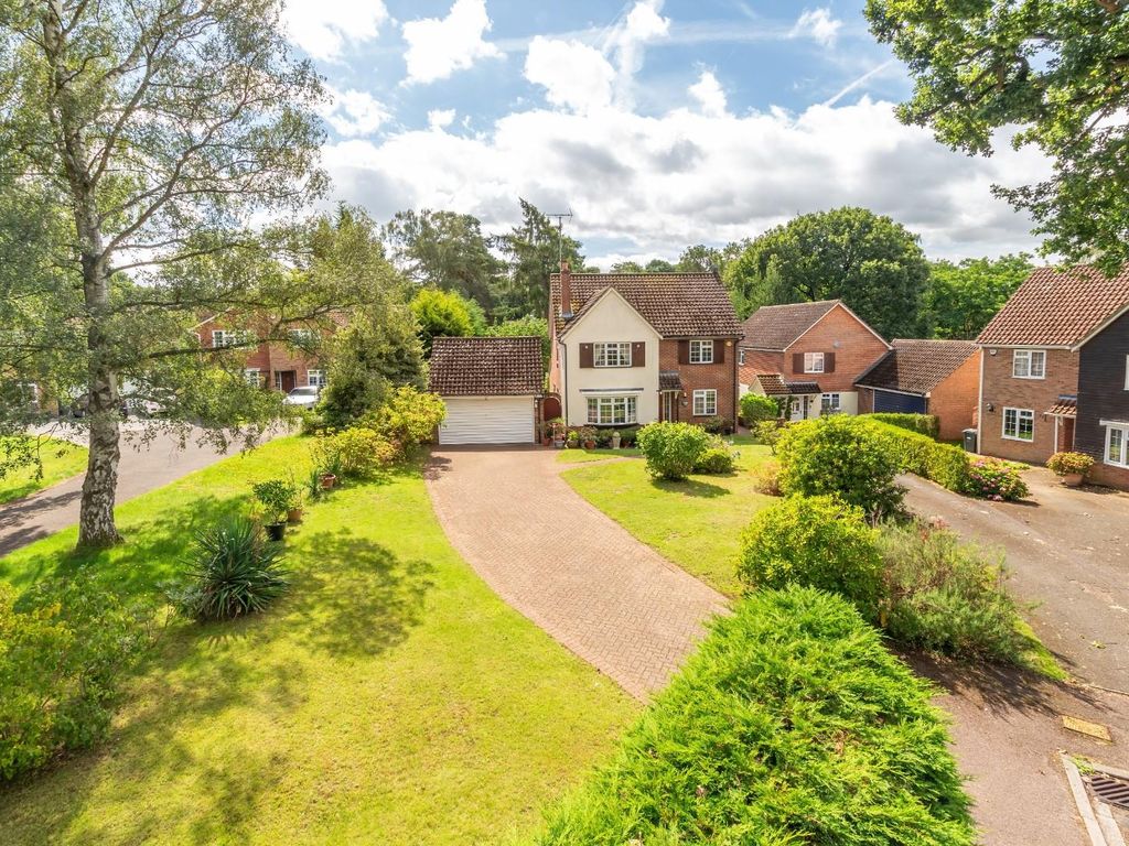 4 bed detached house for sale in The Heath, Heath And Reach, Leighton